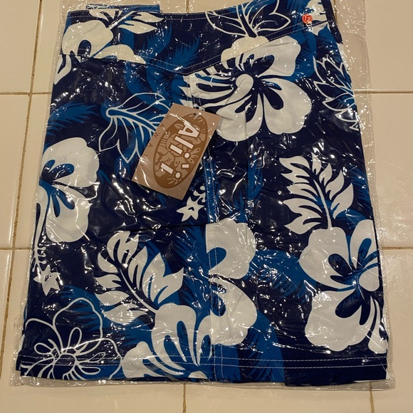 Kids Hawaiian print shorts for sale! Size 13. Brand new! - Picture 9 of 9
